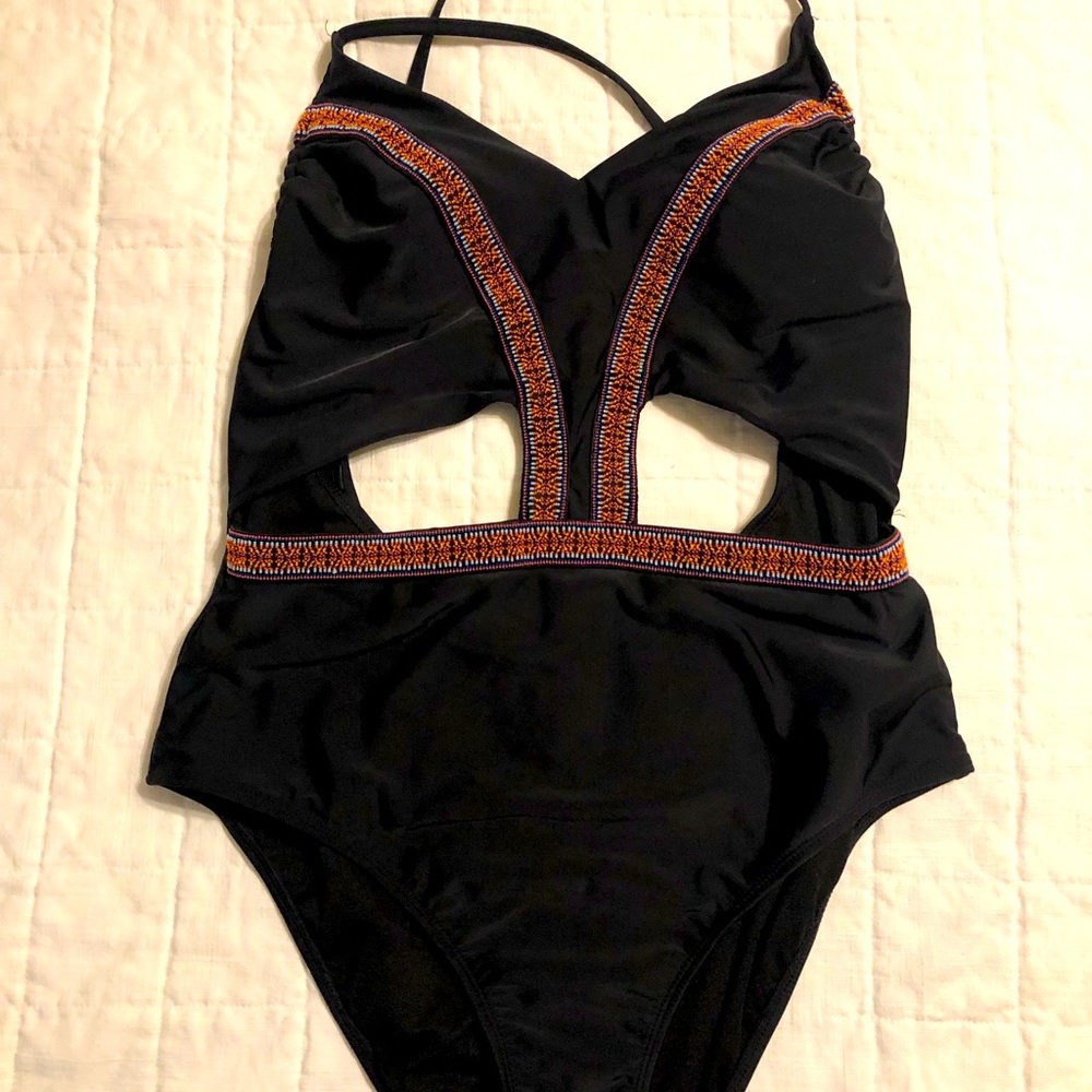 🌺🌴Xhilaration one piece with cutouts🌴🌺 Size XL